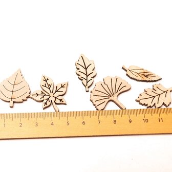 Assortiment de mini feuilles en bois &agrave; peindre / colorier soi-m&ecirc;me (40 pi&egrave;ces / 28mm)